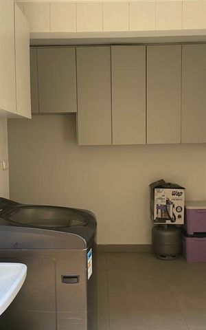 Casa à venda com 250m², 3 quartos e 3 vagas Casa à venda com 250m², 3 quartos e 3 vagasÁrea externa