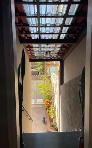 Casa à venda com 250m², 3 quartos e 3 vagas Casa à venda com 250m², 3 quartos e 3 vagasÁrea externa