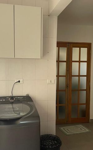 Casa à venda com 250m², 3 quartos e 3 vagas Casa à venda com 250m², 3 quartos e 3 vagasÁrea externa