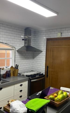 Casa à venda com 250m², 3 quartos e 3 vagas Casa à venda com 250m², 3 quartos e 3 vagasCozinha
