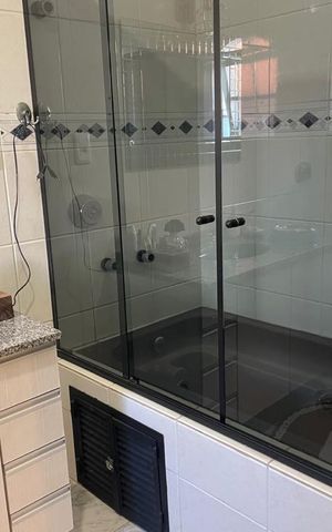 Casa à venda com 250m², 3 quartos e 3 vagas Casa à venda com 250m², 3 quartos e 3 vagasBanheiro