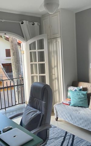 Casa à venda com 250m², 3 quartos e 3 vagas Casa à venda com 250m², 3 quartos e 3 vagasSala