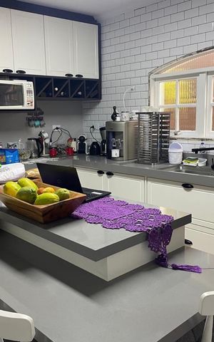 Casa à venda com 250m², 3 quartos e 3 vagas Casa à venda com 250m², 3 quartos e 3 vagasCozinha