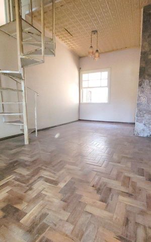 Casa à venda com 130m², 3 quartos e 2 vagas Casa à venda com 130m², 3 quartos e 2 vagasSala