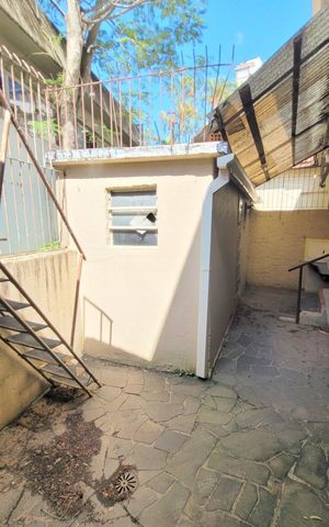 Casa à venda com 130m², 3 quartos e 2 vagas Casa à venda com 130m², 3 quartos e 2 vagasÁrea externa