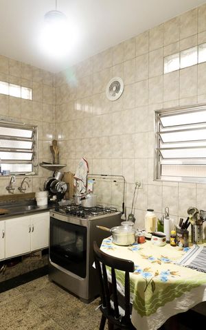 Casa à venda com 258m², 2 quartos e 3 vagas Casa à venda com 258m², 2 quartos e 3 vagasCozinha