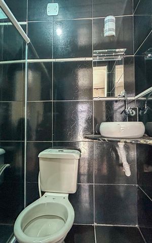 Casa à venda com 70m², 2 quartos e sem vaga Casa à venda com 70m², 2 quartos e sem vagaBanheiro