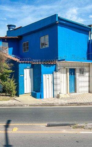 Casa à venda com 70m², 2 quartos e sem vaga Casa à venda com 70m², 2 quartos e sem vagaFachada