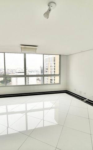 Apartamento à venda com 208m², 3 quartos e 1 vaga Apartamento à venda com 208m², 3 quartos e 1 vagaSala