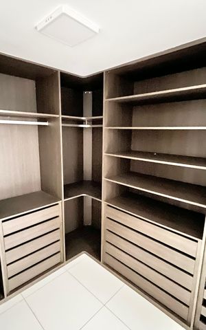 Apartamento à venda com 208m², 3 quartos e 1 vaga Apartamento à venda com 208m², 3 quartos e 1 vagaCloset da suíte 2