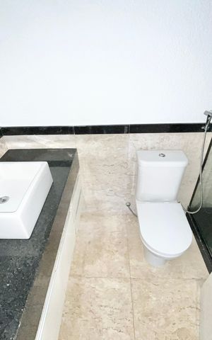 Apartamento à venda com 208m², 3 quartos e 1 vaga Apartamento à venda com 208m², 3 quartos e 1 vagaBanheiro da Suíte 1