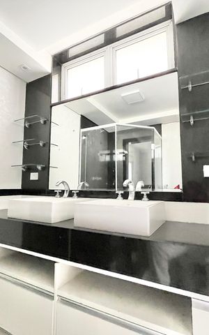 Apartamento à venda com 208m², 3 quartos e 1 vaga Apartamento à venda com 208m², 3 quartos e 1 vagaBanheiro da Suíte 2