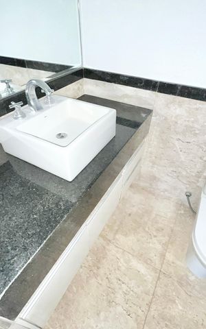 Apartamento à venda com 208m², 3 quartos e 1 vaga Apartamento à venda com 208m², 3 quartos e 1 vagaBanheiro da Suíte 1