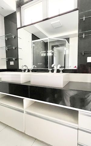 Apartamento à venda com 208m², 3 quartos e 1 vaga Apartamento à venda com 208m², 3 quartos e 1 vagaBanheiro da Suíte 2