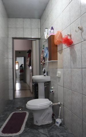 Casa à venda com 200m², 1 quarto e 2 vagasBanheiro da Suíte