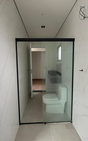 Casa de condomínio à venda com 130m², 3 quartos e 2 vagas Casa de condomínio à venda com 130m², 3 quartos e 2 vagasBanheiro da Suíte