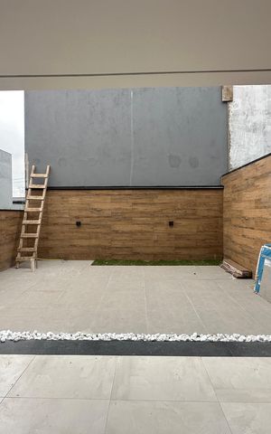 Casa de condomínio à venda com 130m², 3 quartos e 2 vagas Casa de condomínio à venda com 130m², 3 quartos e 2 vagasQuintal