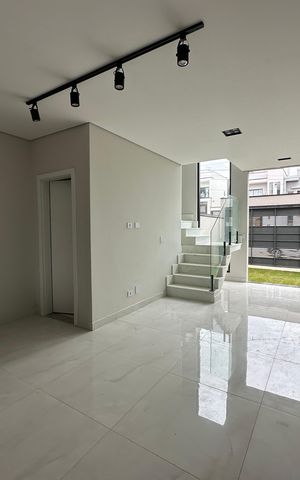 Casa de condomínio à venda com 130m², 3 quartos e 2 vagas Casa de condomínio à venda com 130m², 3 quartos e 2 vagasSala