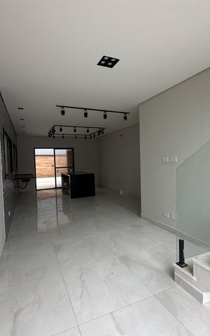 Casa de condomínio à venda com 130m², 3 quartos e 2 vagas Casa de condomínio à venda com 130m², 3 quartos e 2 vagasSala