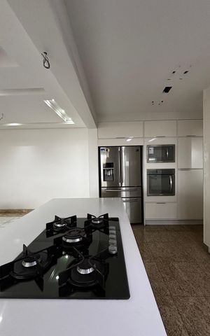 Apartamento à venda com 163m², 3 quartos e 3 vagas Apartamento à venda com 163m², 3 quartos e 3 vagasCozinha