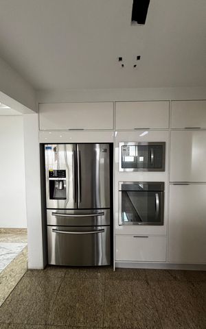 Apartamento à venda com 163m², 3 quartos e 3 vagas Apartamento à venda com 163m², 3 quartos e 3 vagasCozinha