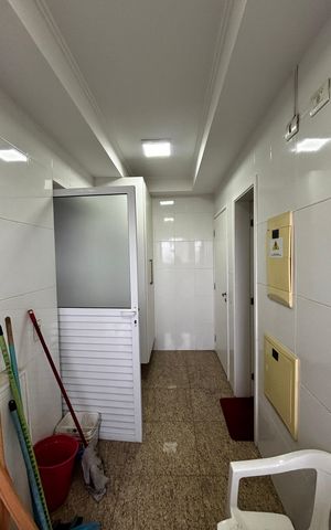 Apartamento à venda com 163m², 3 quartos e 3 vagas Apartamento à venda com 163m², 3 quartos e 3 vagasÁrea de Serviço