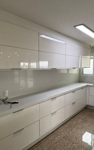 Apartamento à venda com 163m², 3 quartos e 3 vagas Apartamento à venda com 163m², 3 quartos e 3 vagasCozinha