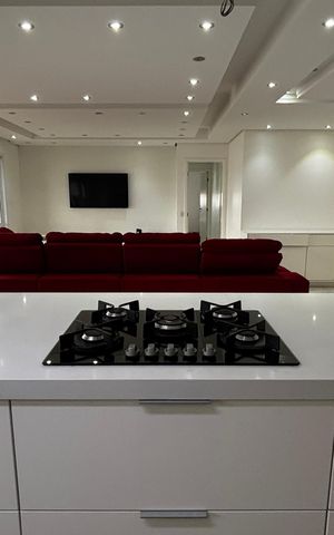 Apartamento à venda com 163m², 3 quartos e 3 vagas Apartamento à venda com 163m², 3 quartos e 3 vagasCozinha