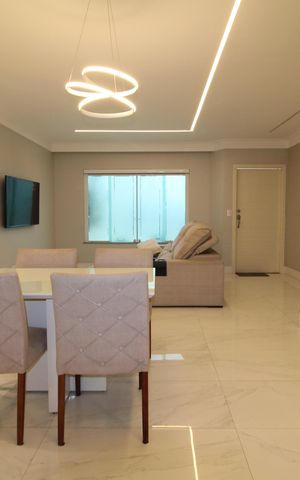 Casa de condomínio à venda com 289m², 4 quartos e 4 vagasSala