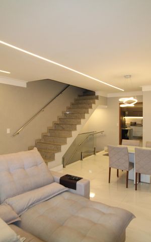 Casa de condomínio à venda com 289m², 4 quartos e 4 vagasSala