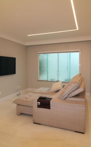 Casa de condomínio à venda com 289m², 4 quartos e 4 vagasSala