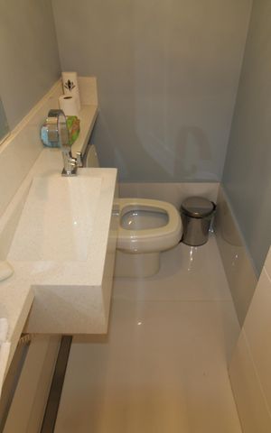 Casa de condomínio à venda com 289m², 4 quartos e 4 vagasLavabo