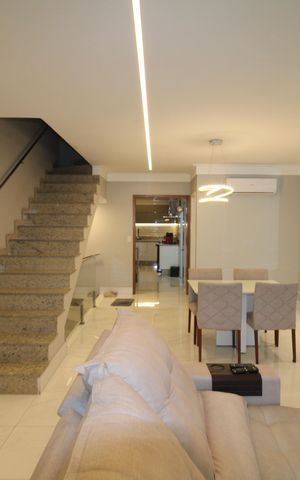 Casa de condomínio à venda com 289m², 4 quartos e 4 vagasSala