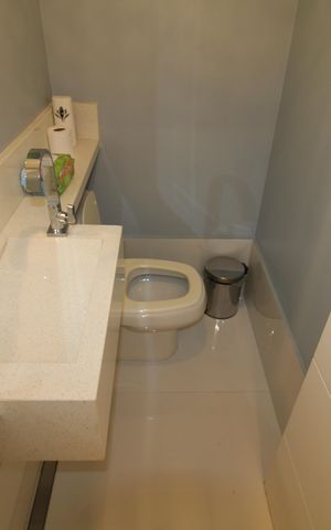 Casa de condomínio à venda com 289m², 4 quartos e 4 vagasLavabo