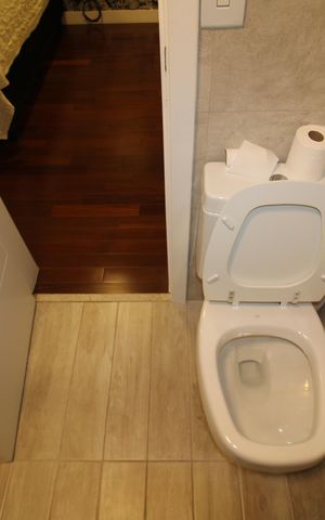 Casa de condomínio à venda com 289m², 4 quartos e 4 vagasQuarto 1 - Banheiro 1