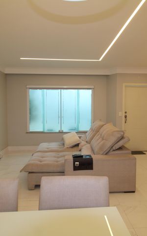 Casa de condomínio à venda com 289m², 4 quartos e 4 vagasSala