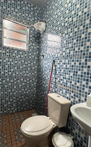Casa à venda com 105m², 2 quartos e 1 vaga Casa à venda com 105m², 2 quartos e 1 vagaBanheiro