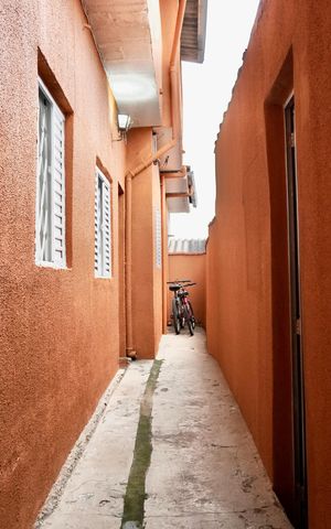 Casa à venda com 102m², 4 quartos e sem vaga Casa à venda com 102m², 4 quartos e sem vagaCorredor
