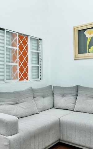 Casa à venda com 102m², 4 quartos e sem vaga Casa à venda com 102m², 4 quartos e sem vagaSala