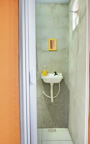Casa à venda com 102m², 4 quartos e sem vaga Casa à venda com 102m², 4 quartos e sem vagaLavabo