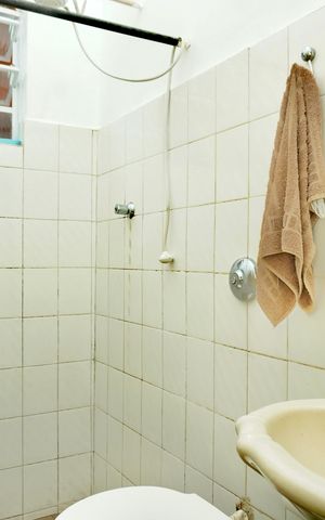 Casa à venda com 102m², 4 quartos e sem vaga Casa à venda com 102m², 4 quartos e sem vagaBanheiro Social