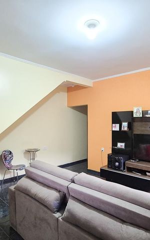 Casa à venda com 392m², 4 quartos e 2 vagas Casa à venda com 392m², 4 quartos e 2 vagasSala