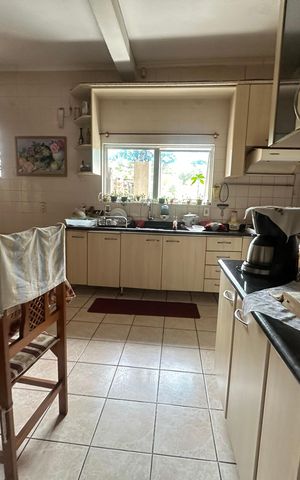 Casa à venda com 199m², 3 quartos e 2 vagas Casa à venda com 199m², 3 quartos e 2 vagasCozinha