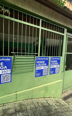 Casa à venda com 199m², 3 quartos e 2 vagas Casa à venda com 199m², 3 quartos e 2 vagasFachada