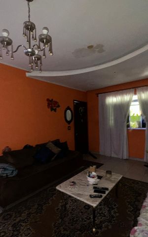 Casa à venda com 199m², 3 quartos e 2 vagas Casa à venda com 199m², 3 quartos e 2 vagasSala