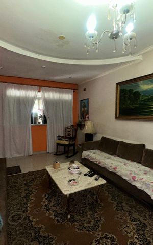 Casa à venda com 199m², 3 quartos e 2 vagas Casa à venda com 199m², 3 quartos e 2 vagasSala
