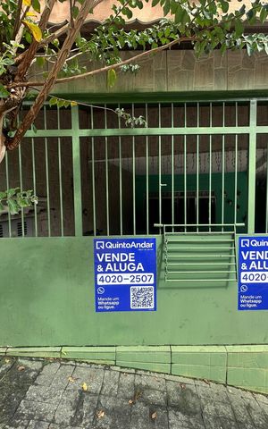 Casa à venda com 199m², 3 quartos e 2 vagas Casa à venda com 199m², 3 quartos e 2 vagasFachada