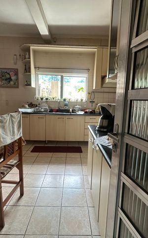 Casa à venda com 199m², 3 quartos e 2 vagas Casa à venda com 199m², 3 quartos e 2 vagasCozinha