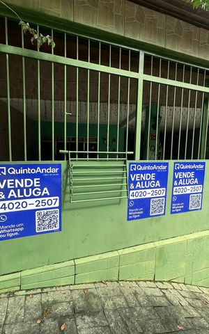 Casa à venda com 199m², 3 quartos e 2 vagas Casa à venda com 199m², 3 quartos e 2 vagasFachada