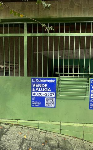 Casa à venda com 199m², 3 quartos e 2 vagas Casa à venda com 199m², 3 quartos e 2 vagasFachada